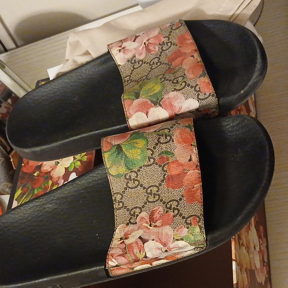 Gucci Women's Floral Slide Sandals - Black and Pink - Picture 2 of 11